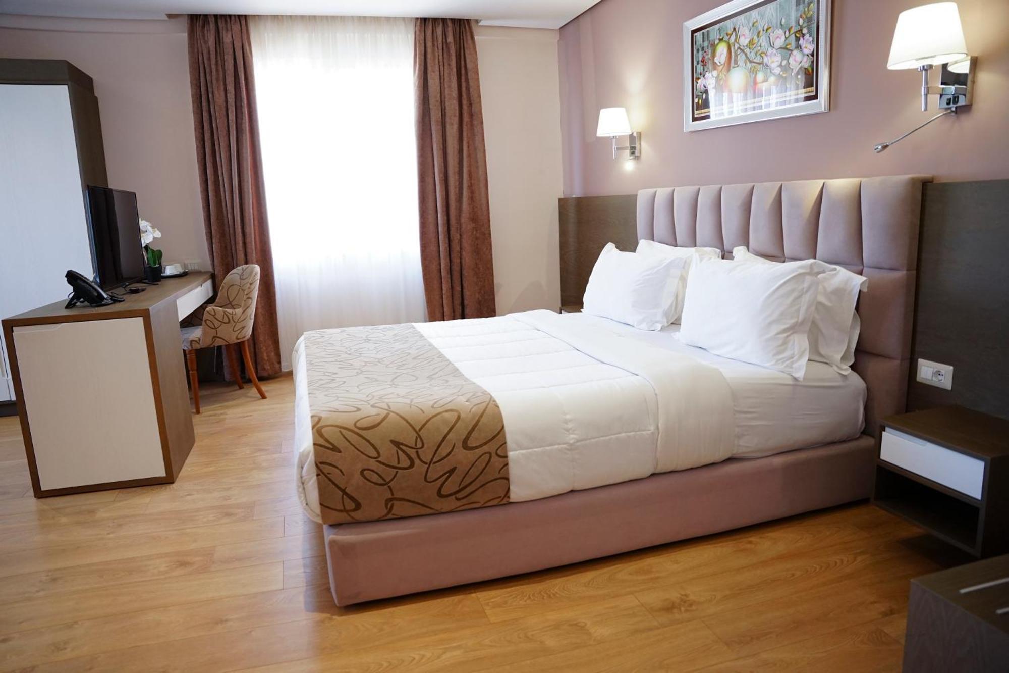 Doanesia Premium Hotel & Spa Tirana Exterior photo