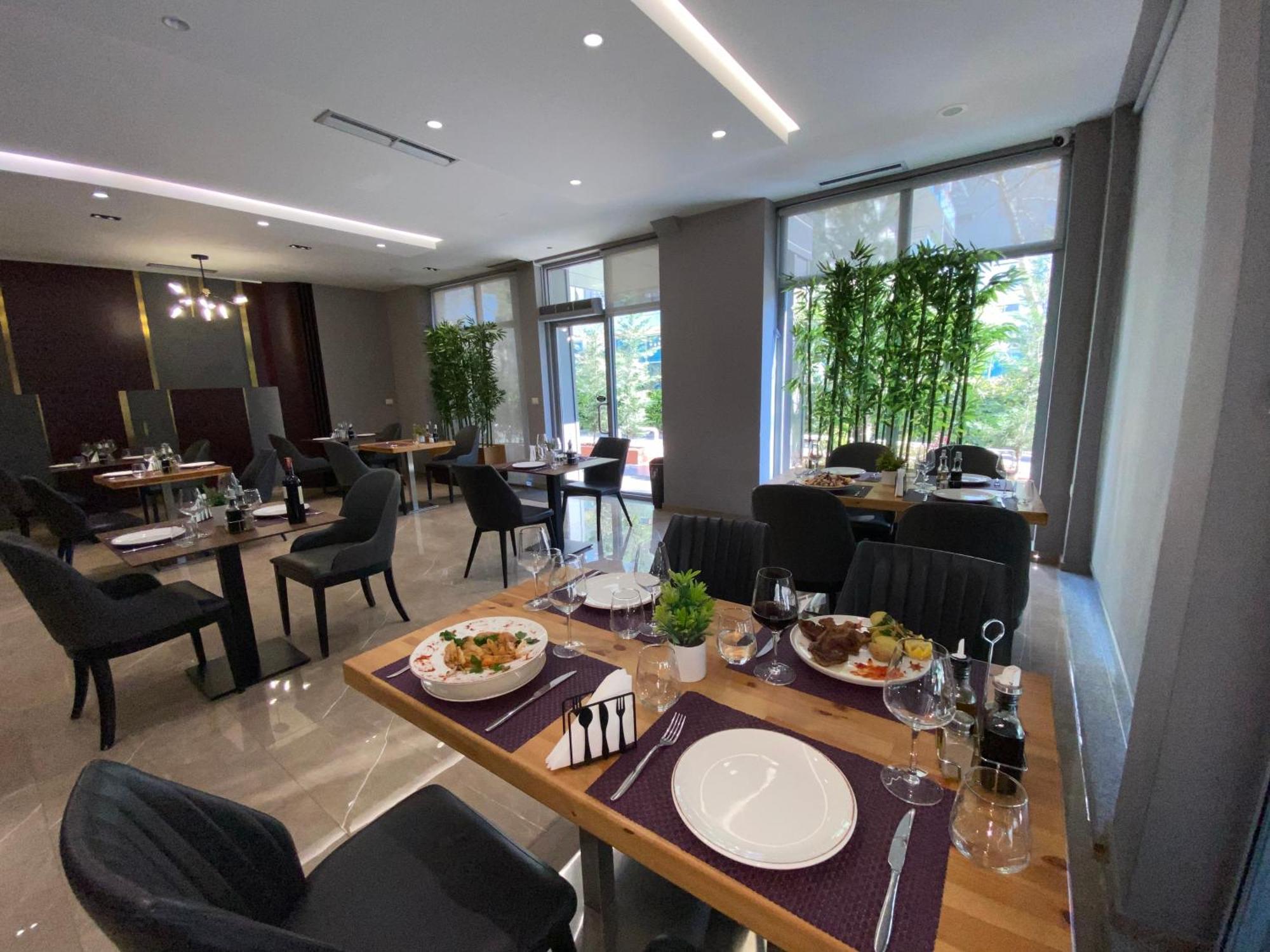Doanesia Premium Hotel & Spa Tirana Exterior photo