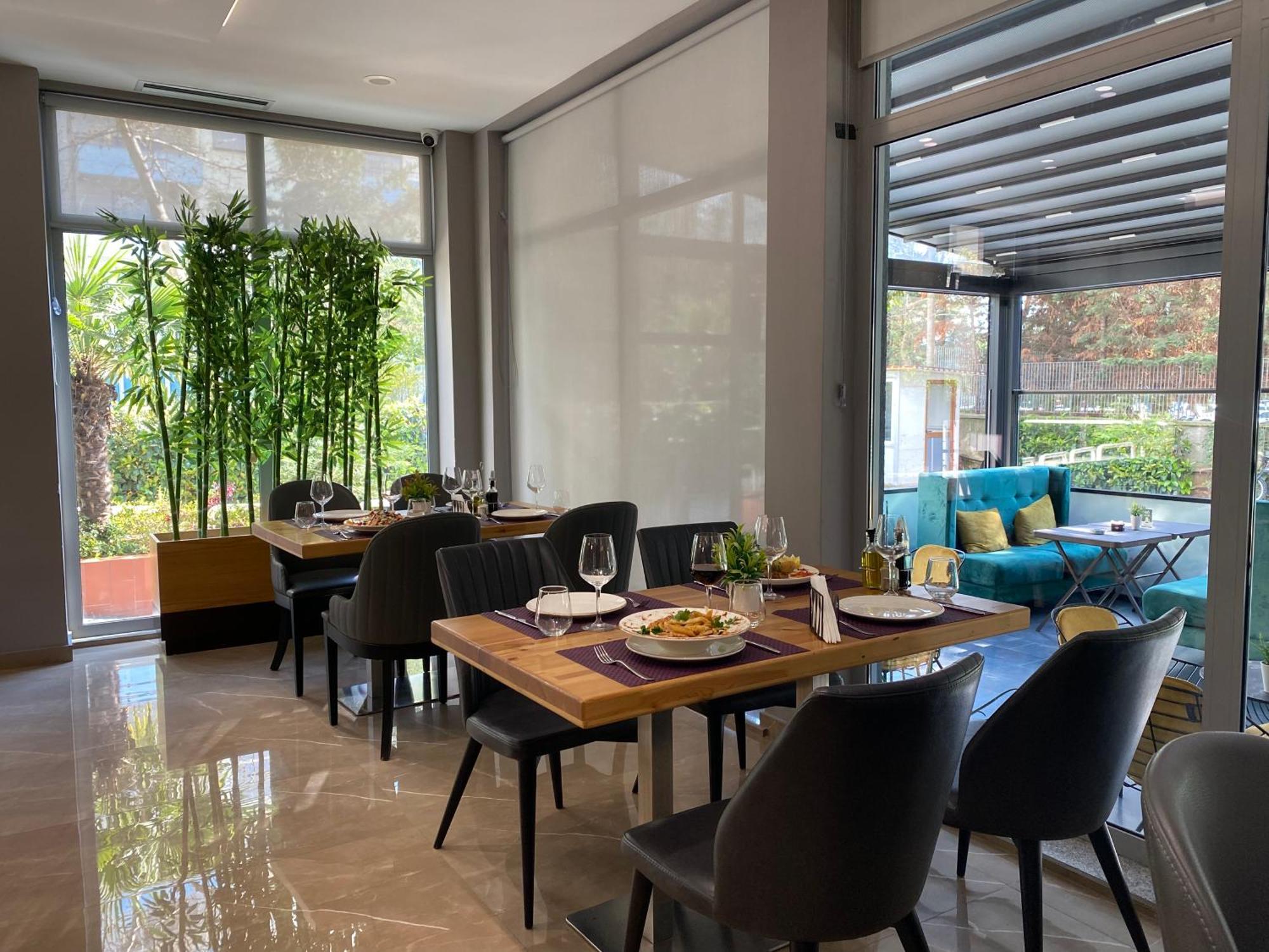 Doanesia Premium Hotel & Spa Tirana Exterior photo
