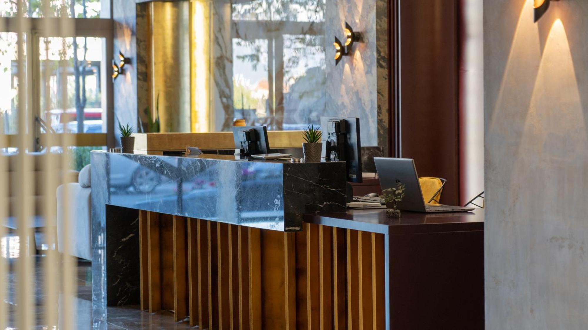 Doanesia Premium Hotel & Spa Tirana Exterior photo