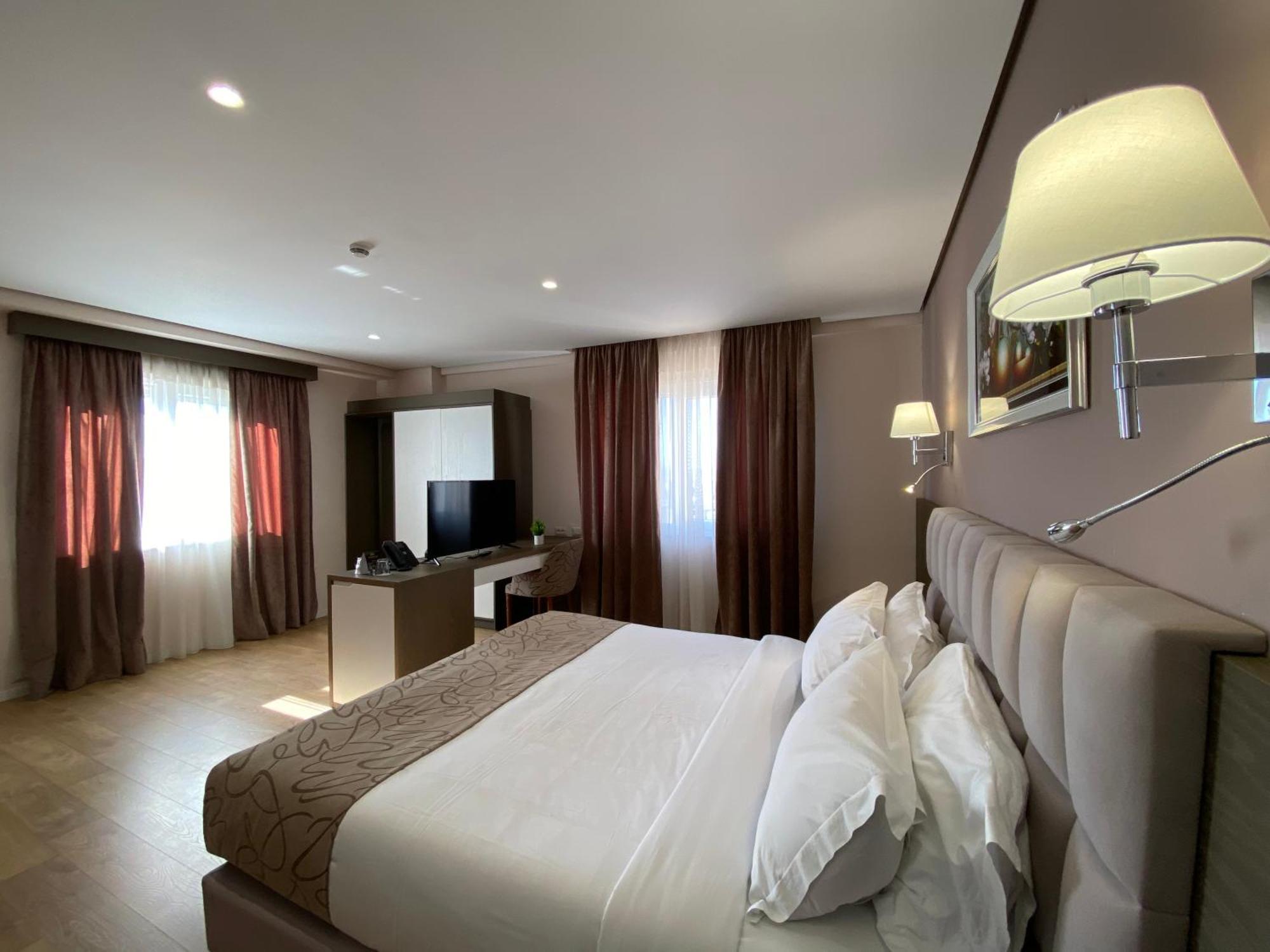 Doanesia Premium Hotel & Spa Tirana Exterior photo