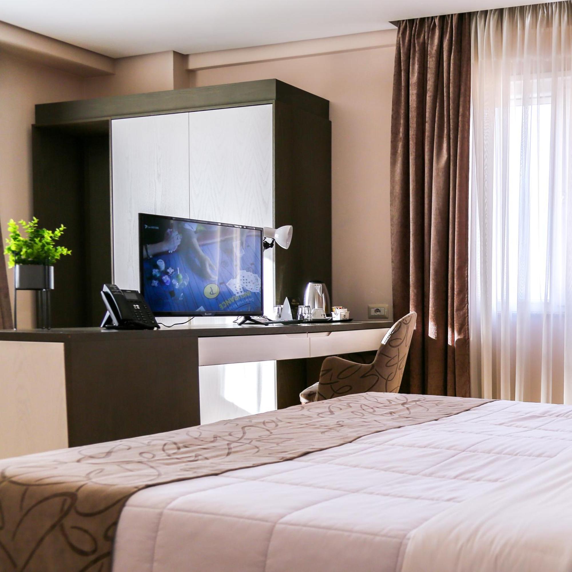 Doanesia Premium Hotel & Spa Tirana Exterior photo